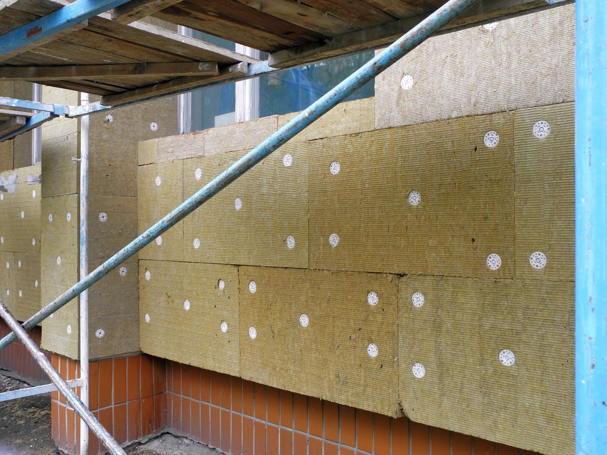 Insulating of facade with mineral wool mats